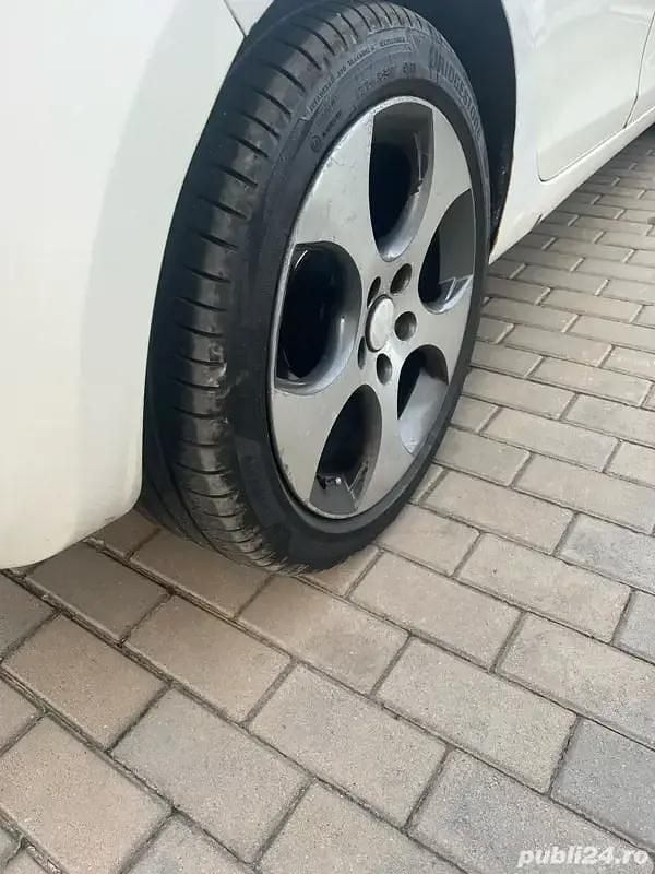 Utilizat 2010 VW Golf VI Hatchback | 3.300 EUR (Preț bun) - Imagine 1/4