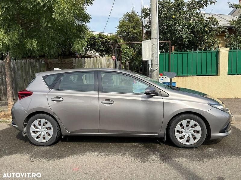 Culoaremaro Utilizat 2015 Toyota Auris Hatchback | 8.950 EUR (Preț OK) - Imagine 1/4
