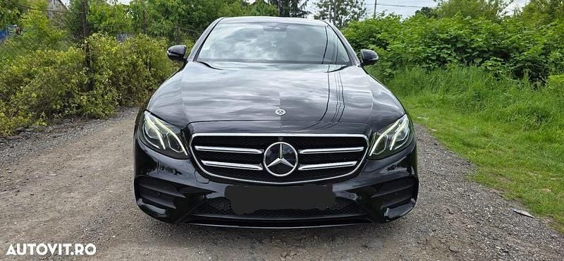 Culoarenegru Utilizat 2018 Mercedes E220 AMG line Berlinǎ | 21.999 EUR (Super Preț) - Imagine 1/4
