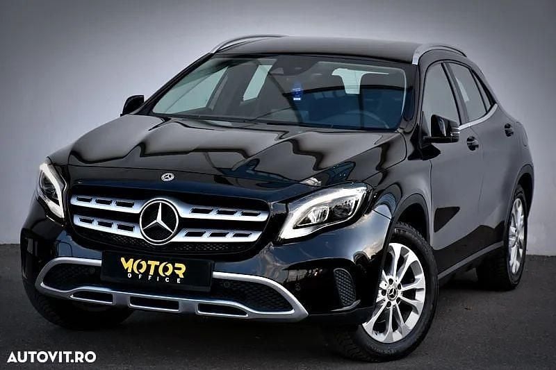 Culoarenegru Utilizat 2020 Mercedes GLA180 Urban SUV | 17.990 EUR (Preț OK) - Imagine 1/4