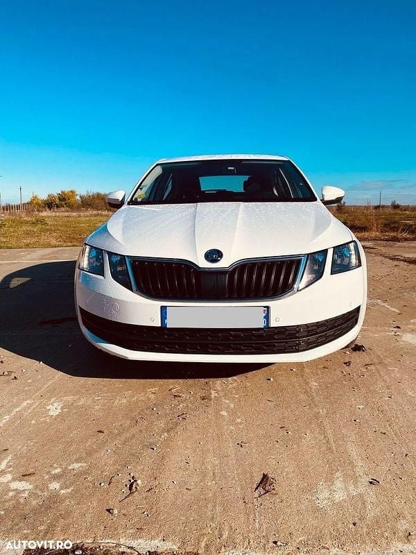 Culoarealb Utilizat 2019 Skoda Octavia Style Break | 6.500 EUR (Preț bun) - Imagine 1/4