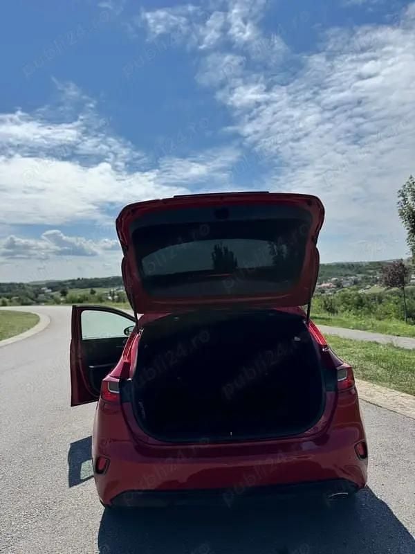 Utilizat 2021 Kia Ceed 2 | 12.500 EUR (Puțin scump) - Imagine 1/4