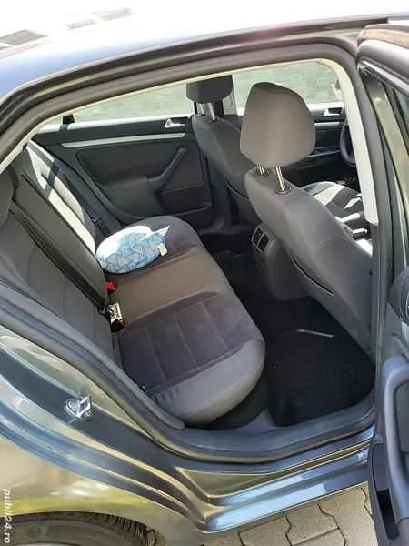 Second-hand VW Jetta 105 CP (77 kW) 2007 Berlinǎ