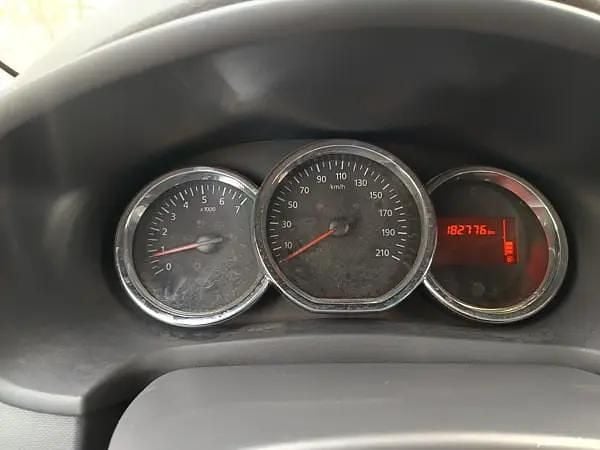 Alb Utilizat 2016 Dacia Sandero Stepway Hatchback | 5.000 EUR (Preț OK) - Imagine 1/4