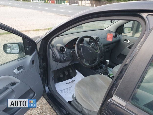 Second-hand Ford Fiesta 90 CP (66 kW) 2003 Negru metalizat Hatchback