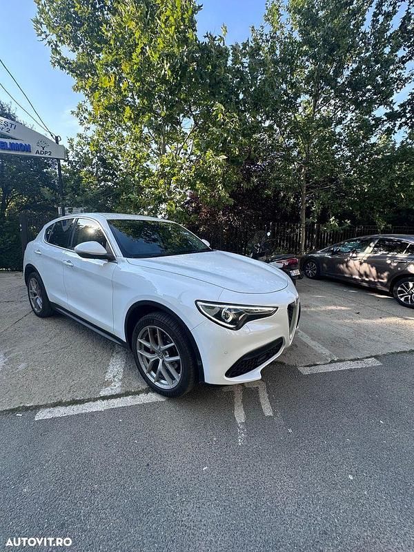 Alb Utilizat 2017 Alfa Romeo Stelvio SUV | 19.490 EUR (Preț OK) - Imagine 1/4