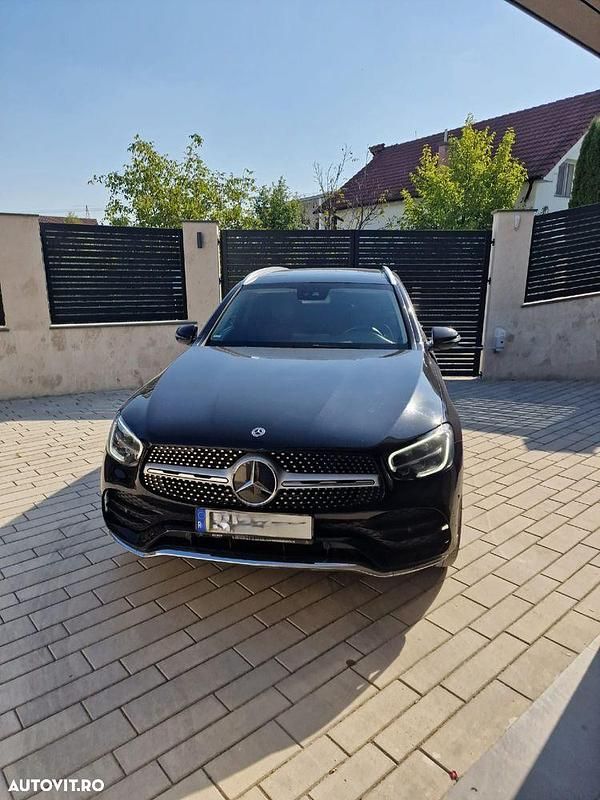 Second-hand Mercedes GLC300 258 CP (189 kW) 2020 Culoarenegru SUV