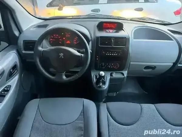Utilizat 2014 Peugeot Expert Van | 4.900 EUR (Preț OK) - Imagine 1/4