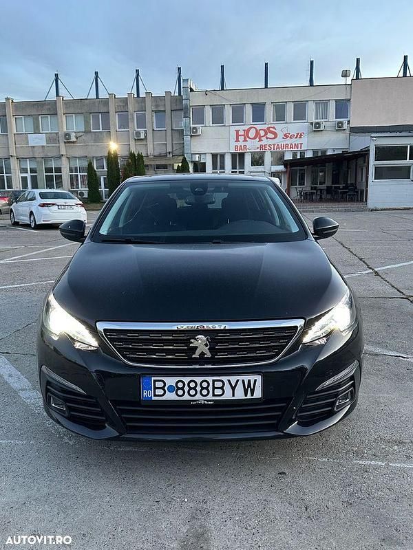 Culoarenegru Utilizat 2018 Peugeot 308 Allure Hatchback | 10.500 EUR (Puțin scump) - Imagine 1/4