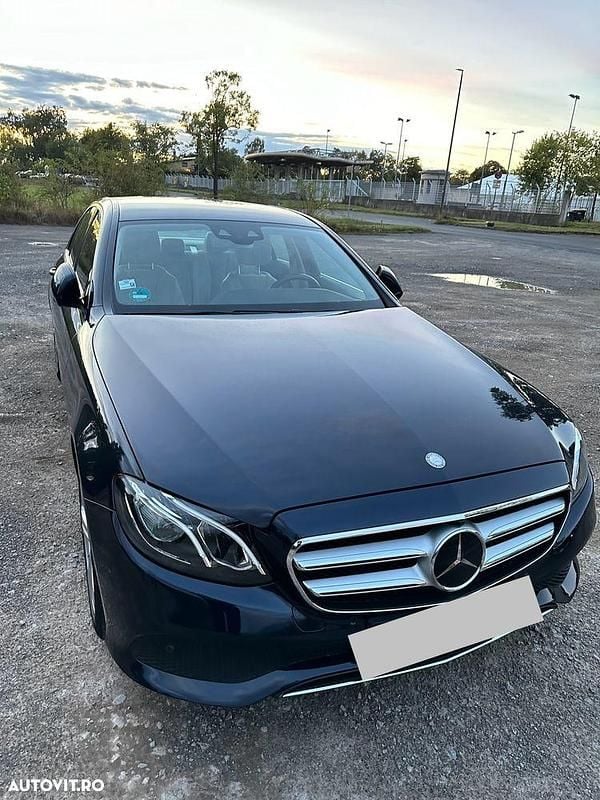 Culoarealbastru Utilizat 2016 Mercedes E400 Avantgarde Hatchback | 26.000 EUR (Preț OK) - Imagine 1/4