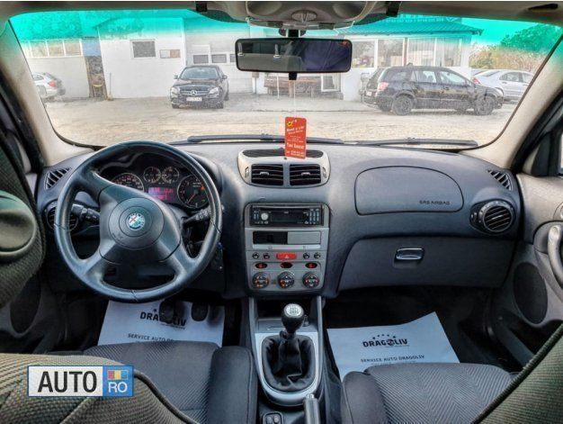 Argintiu Utilizat 2005 Alfa Romeo 147 Hatchback | 1.699 EUR - Imagine 1/4