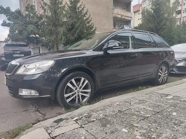 Negru Utilizat 2012 Skoda Octavia Break | 4.990 EUR (Preț OK) - Imagine 1/4