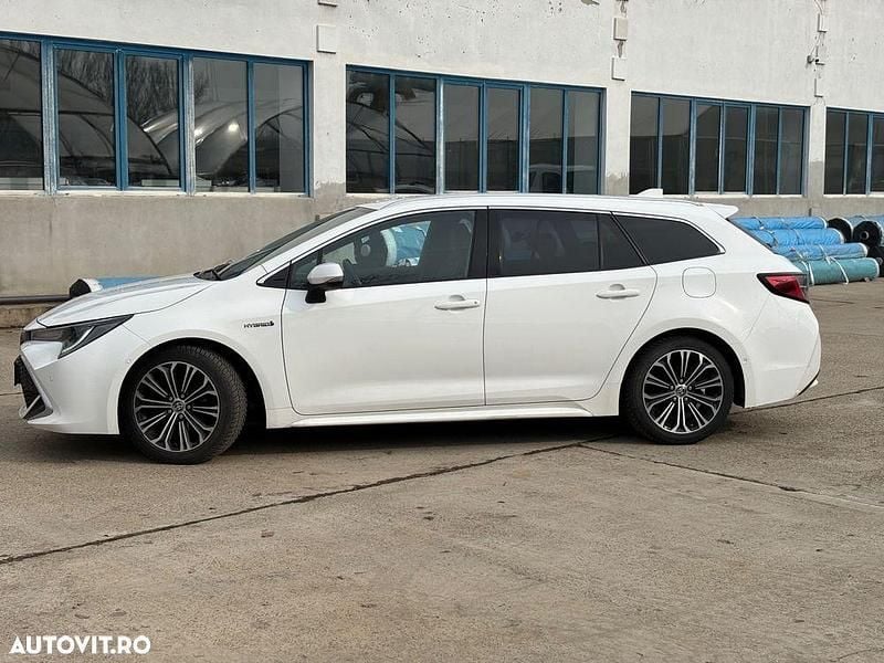 Second-hand Toyota Corolla 122 CP (89 kW) 2021 Culoarealb Break