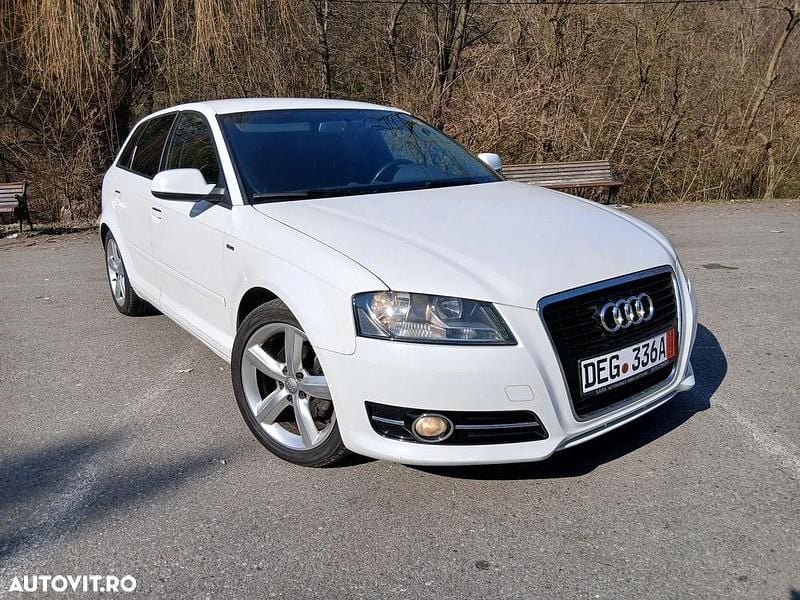 Second-hand Audi A3 S-Line 140 CP (102 kW) 2012 Culoarealb Hatchback