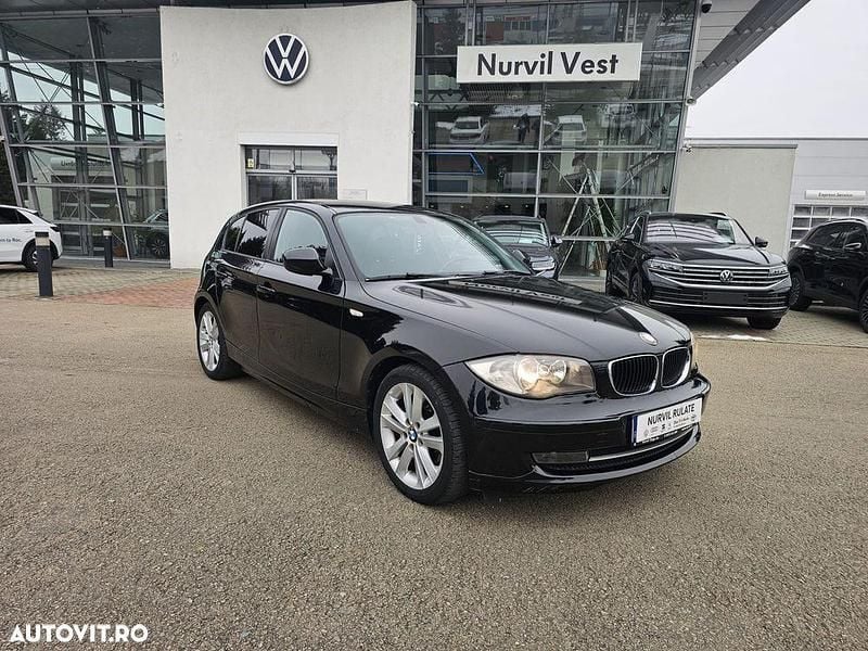 Culoarenegru Utilizat 2011 BMW 118 Hatchback | 5.900 EUR (Preț OK) - Imagine 1/4