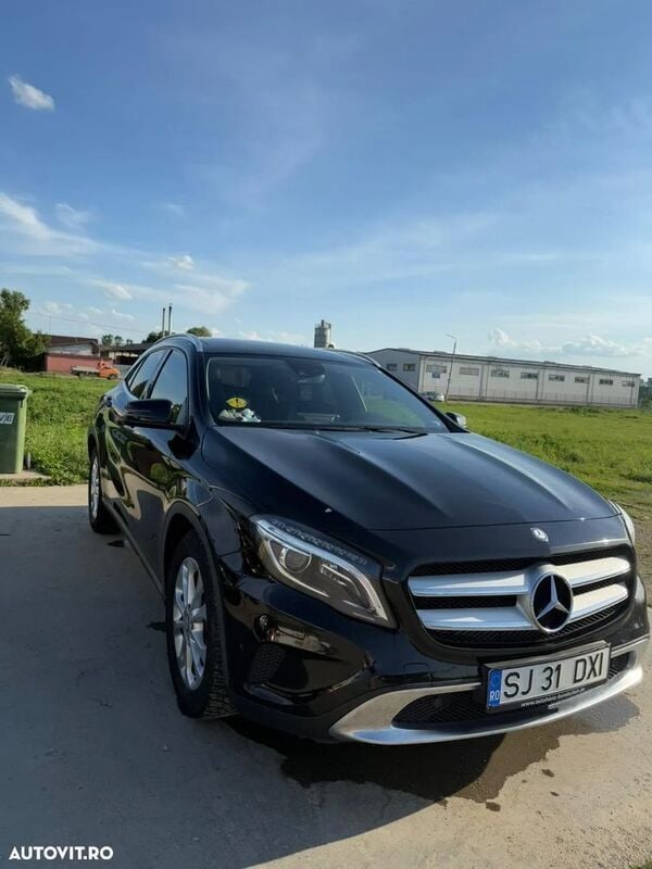 Negru Utilizat 2014 Mercedes GLA220 SUV | 11.800 EUR (Puțin scump) - Imagine 1/4