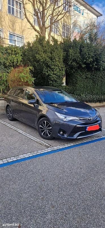 Culoaregri Utilizat 2018 Toyota Avensis Executive Berlinǎ | 14.700 EUR (Scump) - Imagine 1/4