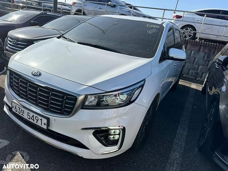 Second-hand Kia Carnival 200 CP (147 kW) 2018 Culoarealb Monovolum