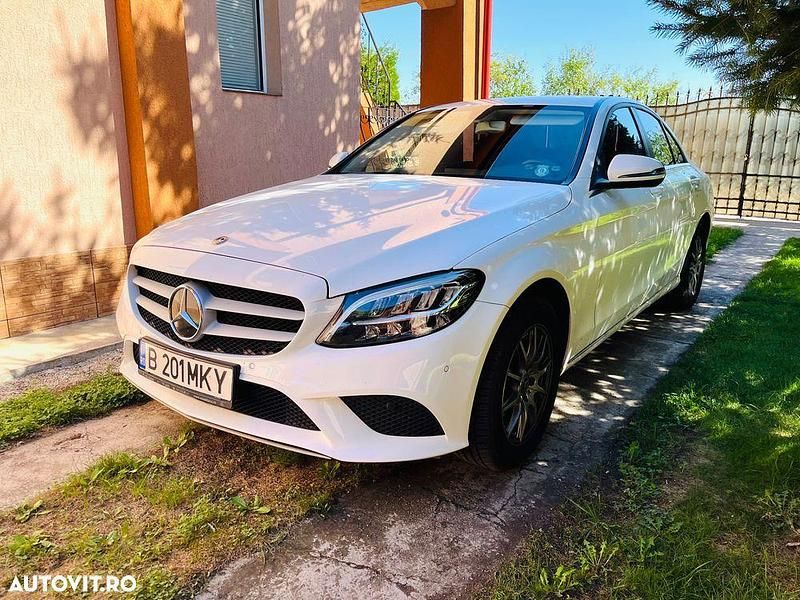 Culoarealb Utilizat 2019 Mercedes C180 Berlinǎ | 22.000 EUR (Super Preț) - Imagine 1/4
