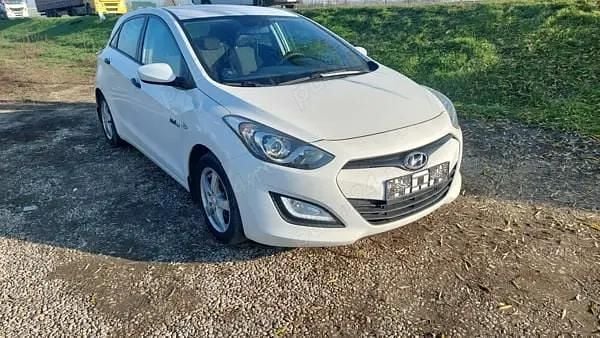 Alb Utilizat 2013 Hyundai i30 Berlinǎ | 4.700 EUR (Preț bun) - Imagine 1/4