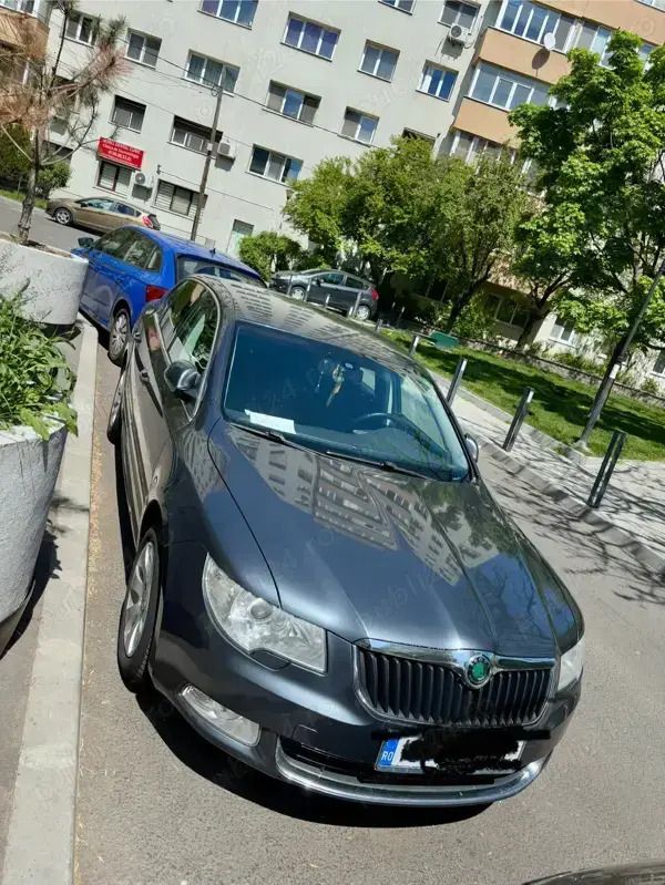 Gri Utilizat 2009 Skoda Superb Berlinǎ | 6.390 EUR (Puțin scump) - Imagine 1/4