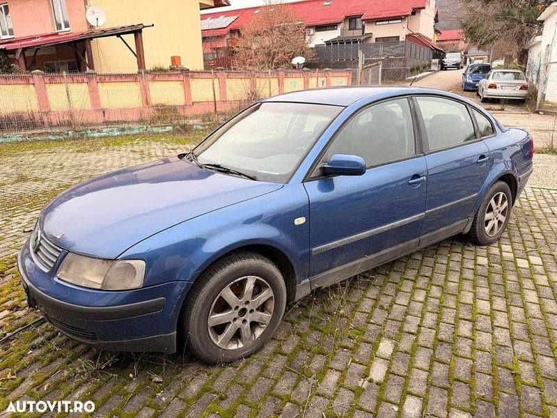 Second-hand VW Passat Comfortline 150 CP (110 kW) 2003 Culoarealbastru Berlinǎ
