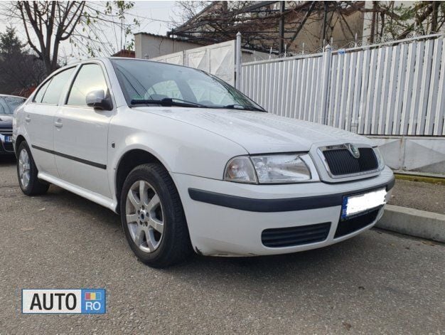 Second-hand Skoda Octavia Tour 102 CP (75 kW) 2009 Alb Berlinǎ