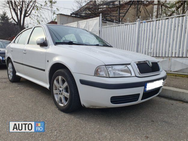 Alb Utilizat 2009 Skoda Octavia Tour Berlinǎ | 3.300 EUR (Preț bun) - Imagine 1/4