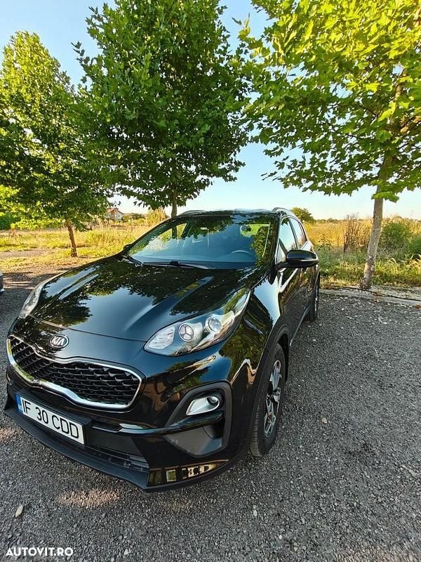 Culoarenegru Utilizat 2021 Kia Sportage Classic SUV | 18.499 EUR (Preț bun) - Imagine 1/4