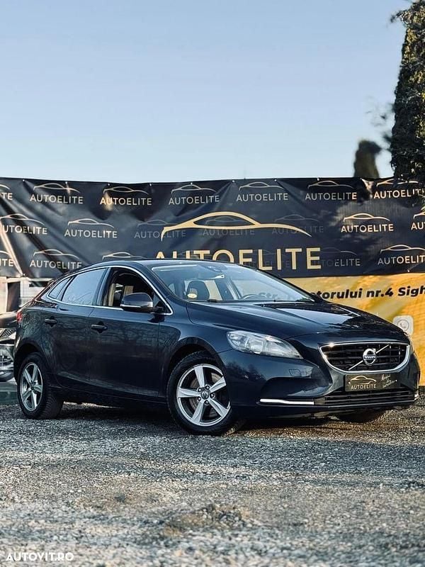 Second-hand Volvo V40 Momentum 190 CP (139 kW) 2015 Culoarealbastru Hatchback