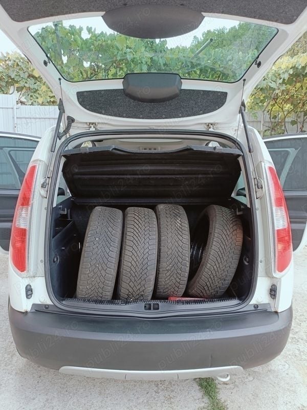 Second-hand Skoda Roomster 105 CP (77 kW) 2013 Alb Monovolum