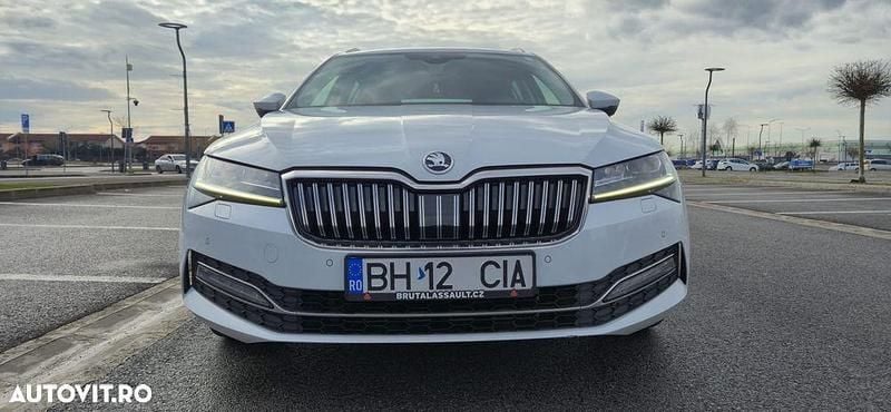 Second-hand Skoda Superb Premium Edition 190 CP (139 kW) 2019 Culoarealb Break