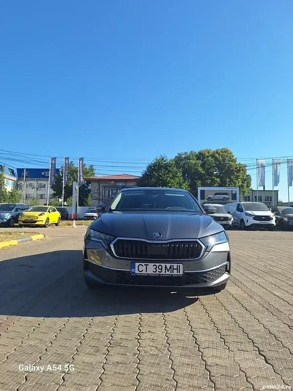 Second-hand 2025 Skoda Octavia Berlinǎ | 27.000 EUR (Scump) - Imagine 1/4