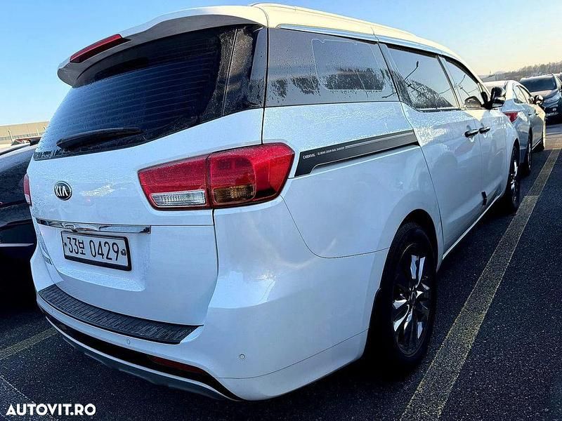 Second-hand Kia Carnival 185 CP (136 kW) 2016 Culoarealb Monovolum