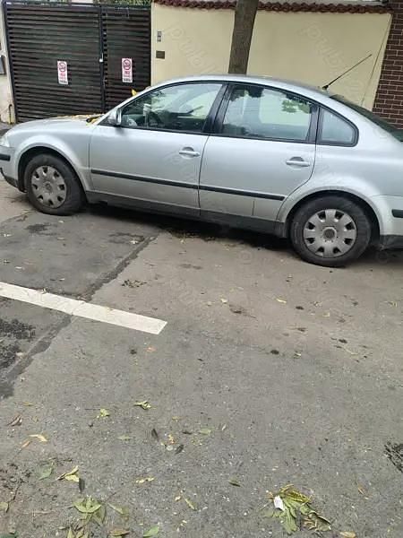 Second-hand VW Passat 74 CP (54 kW) 2004 Argintiu Berlinǎ