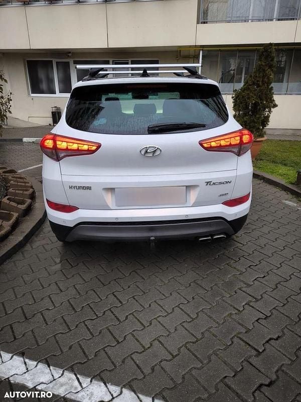 Culoarealb Utilizat 2016 Hyundai Tucson Advantage SUV | 15.500 EUR (Preț OK) - Imagine 1/4
