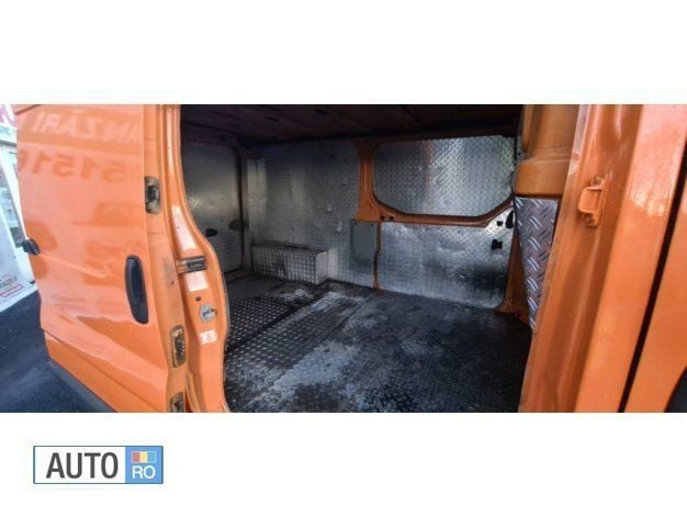 Second-hand Renault Trafic 101 CP (74 kW) 2006 Portocaliu Monovolum