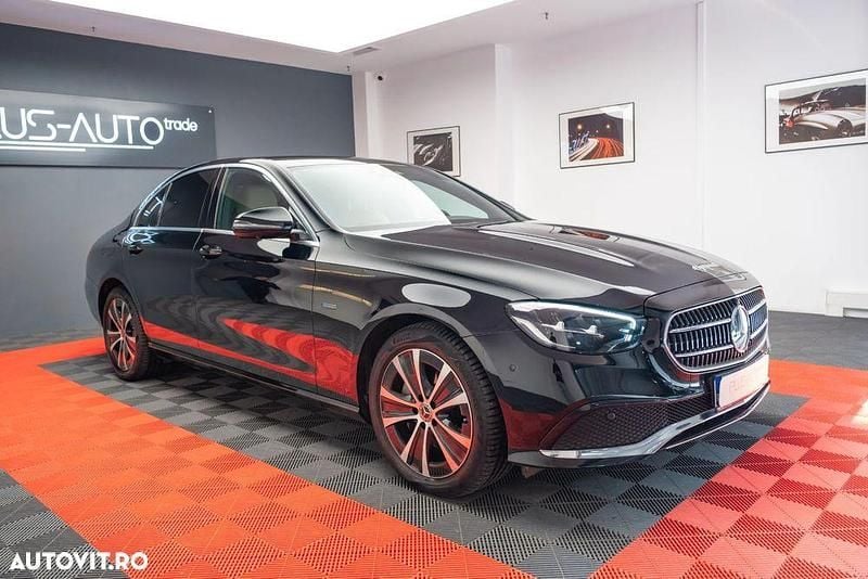 Culoarenegru Utilizat 2020 Mercedes E300 Berlinǎ | 35.000 EUR (Preț bun) - Imagine 1/4