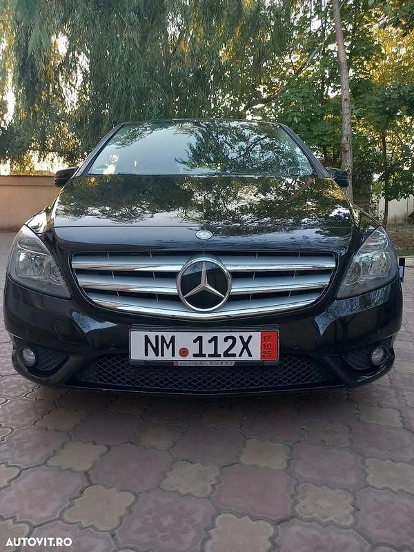 Culoarenegru Utilizat 2012 Mercedes B180 Monovolum | 6.300 EUR - Imagine 1/4