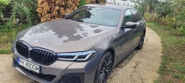 Argintiu Second-hand 2023 BMW 530e M Sport Berlinǎ | 53.500 EUR - Imagine 1/4