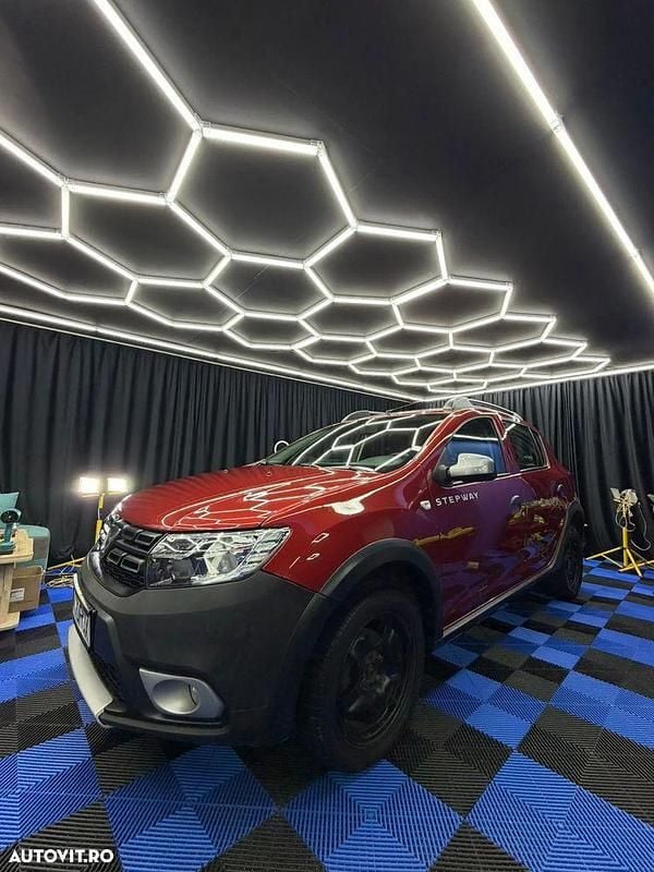 Second-hand Dacia Sandero Stepway 95 CP (69 kW) 2017 Culoarerosu Hatchback
