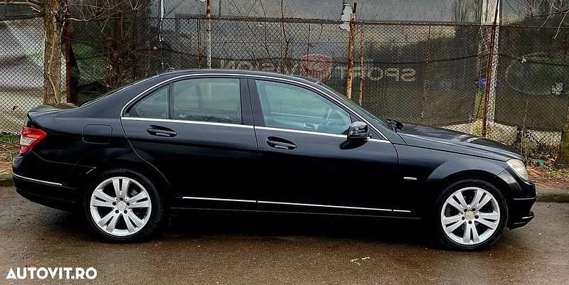 Second-hand Mercedes C200 Avantgarde 136 CP (100 kW) 2008 Negru Berlinǎ