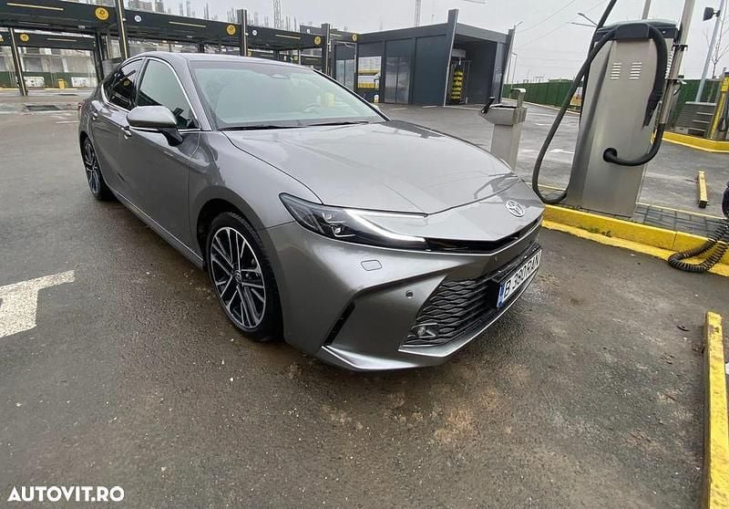 Second-hand Toyota Camry 218 CP (160 kW) 2025 Culoaregri Berlinǎ