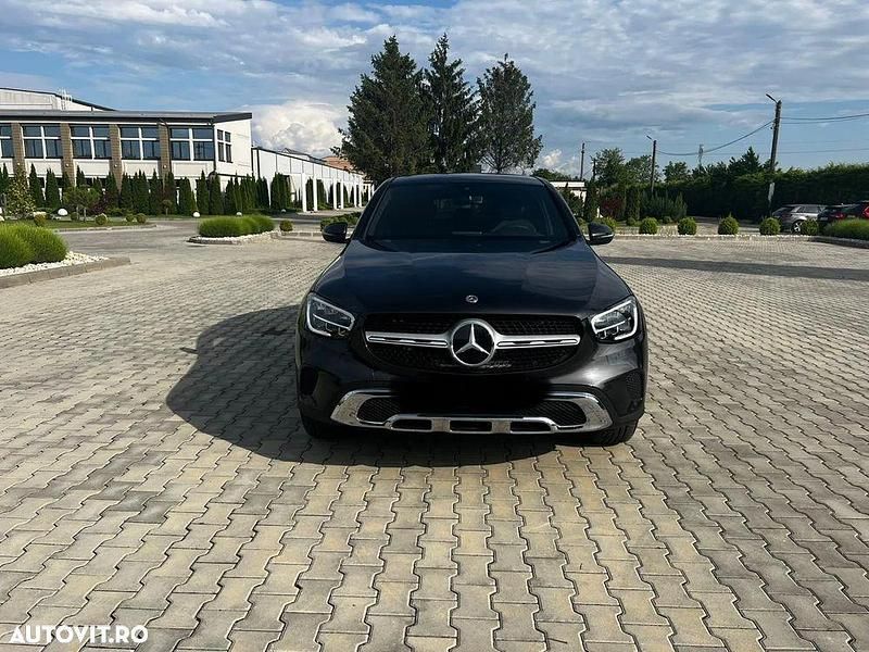 Second-hand Mercedes GLC300 245 CP (180 kW) 2022 Culoarenegru Coupe