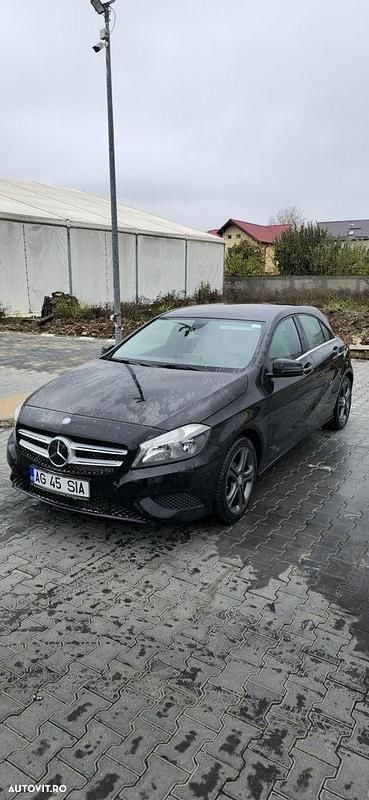 Culoarenegru Utilizat 2015 Mercedes A180 Urban | 12.799 EUR (Preț OK) - Imagine 1/4