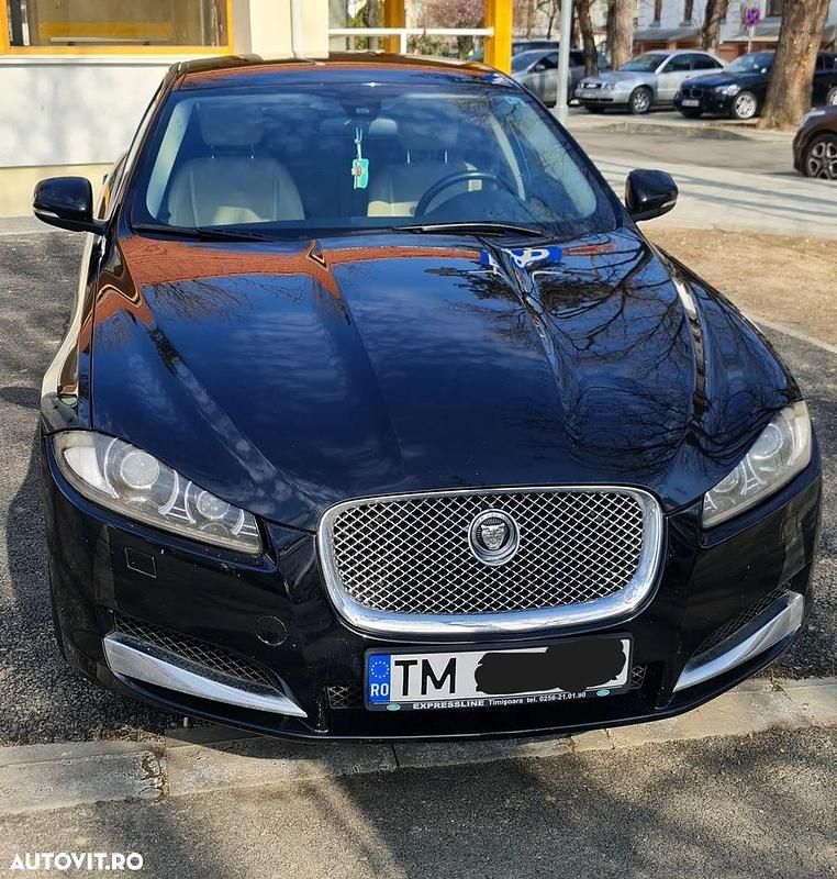 Culoarenegru Utilizat 2012 Jaguar XF Berlinǎ | 8.400 EUR - Imagine 1/4
