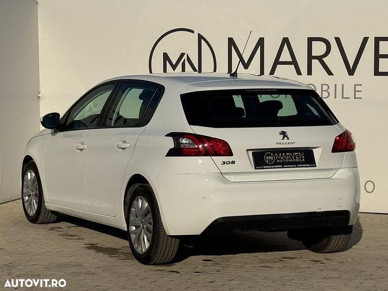 Second-hand Peugeot 308 Active 102 CP (75 kW) 2020 Culoarealb Hatchback