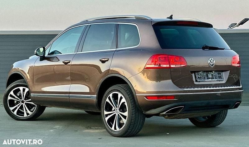 Second-hand VW Touareg Exclusive 245 CP (180 kW) 2012 Culoaremaro SUV