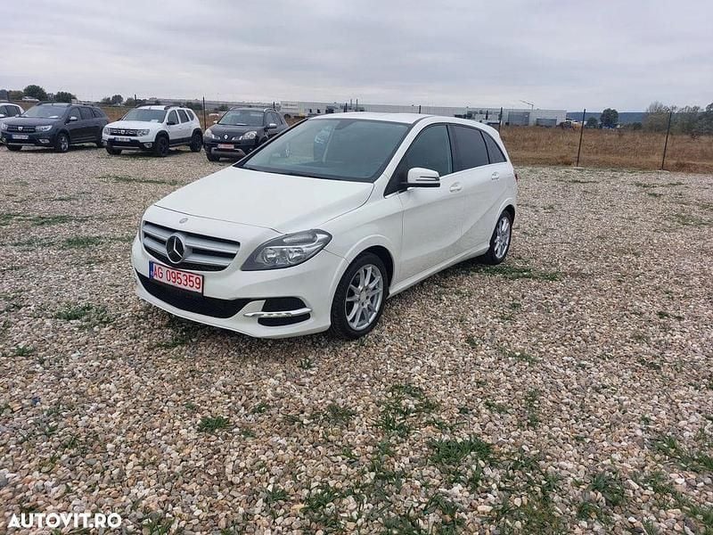 Second-hand Mercedes B200 Urban 156 CP (114 kW) 2015 Culoarealb Monovolum