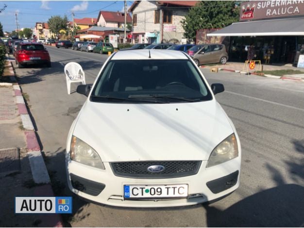 Alb Utilizat 2005 Ford Focus Hatchback | 1.550 EUR (Preț OK) - Imagine 1/4
